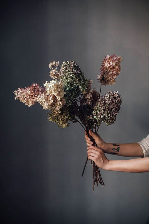 Sustainable wedding tips: Alternatives to floral bouquets for environmentally conscious brides